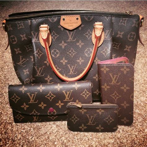 my new louis vuitton bag smells|Fall.